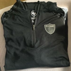 Pistons pullover, NWT